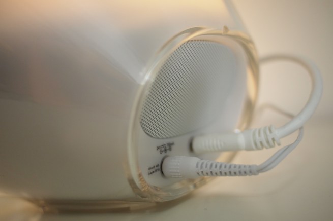 Kaiutin on takapuolella