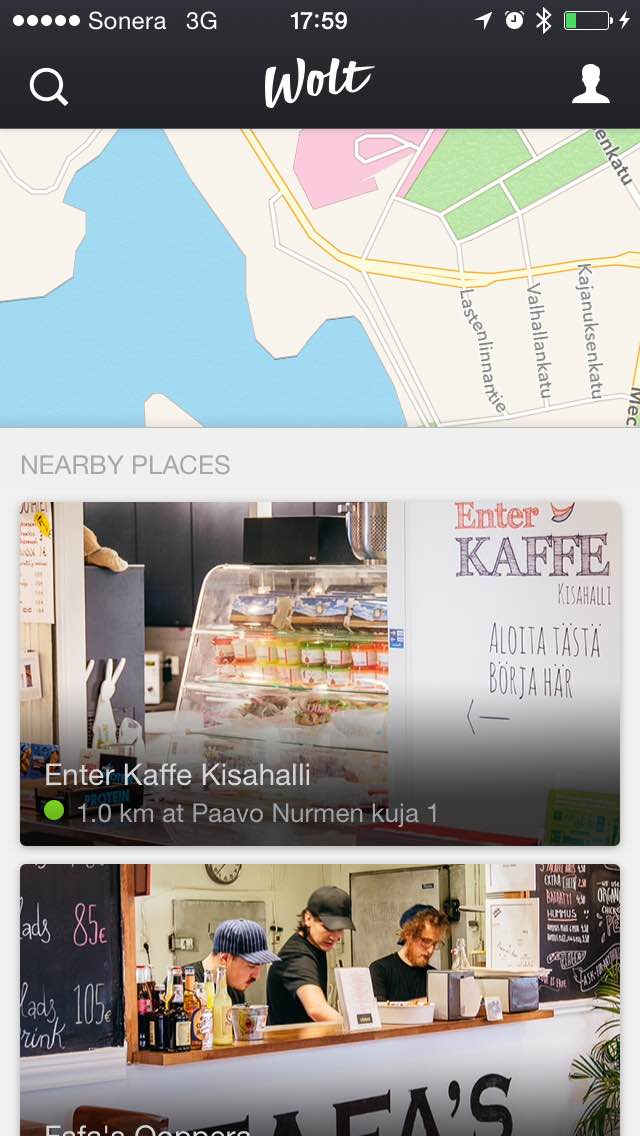 Käyttöliittymän keskiössä on yksinkertainen lista, jonka parallaksiefekteissä ei ole säästelty