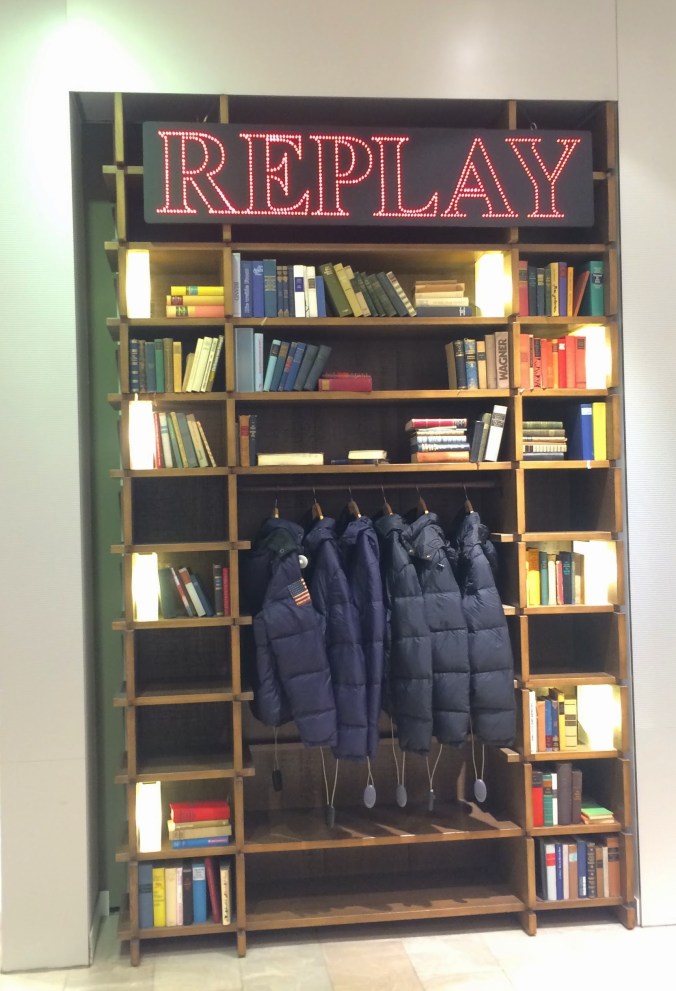 Minulla on vaikeuksia tulkita vaatemerkkien esillepanosta, mikä merkki sopii minulle